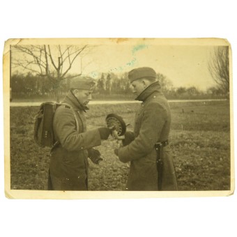 Photo of the Wehrmacht signals soldiers doing thier work. Espenlaub militaria